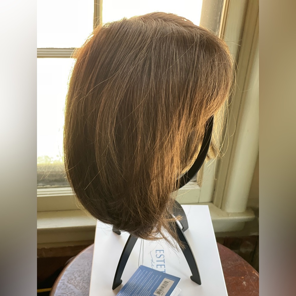 NWT Estetica Emma wig in color R8/12. Chin length, stacked bob.